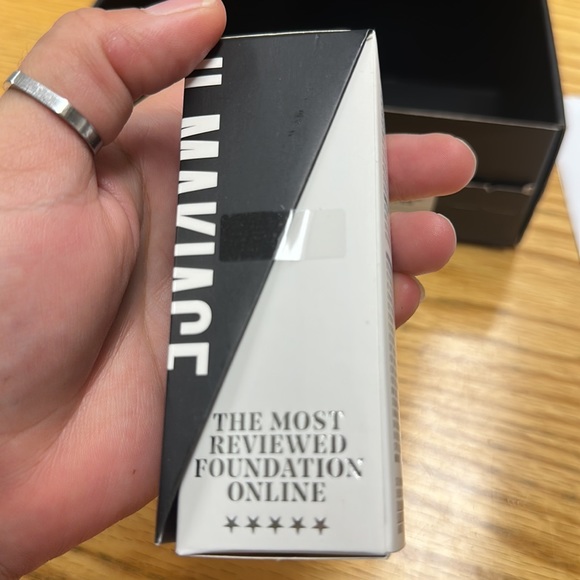 IL Makiage make up Woke up like this Foundation shade #60 - Picture 2 of 3